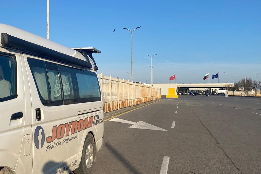 Toyotaki at Kapitan Andreevo Bulgaria border