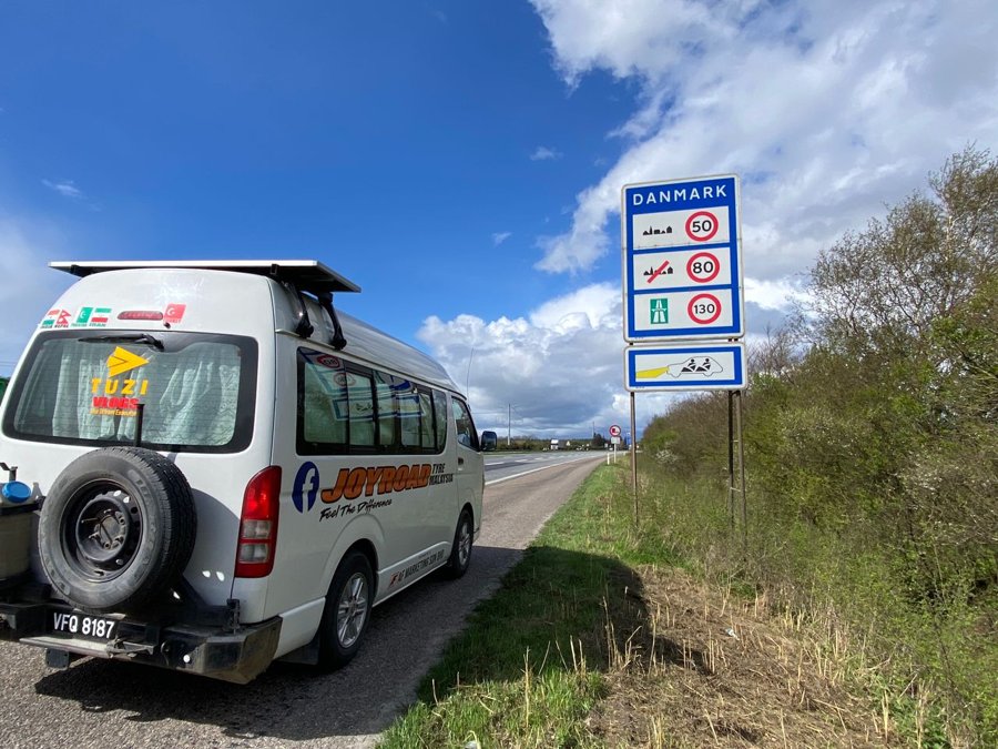 Toyotaki beside the Denmark border sign